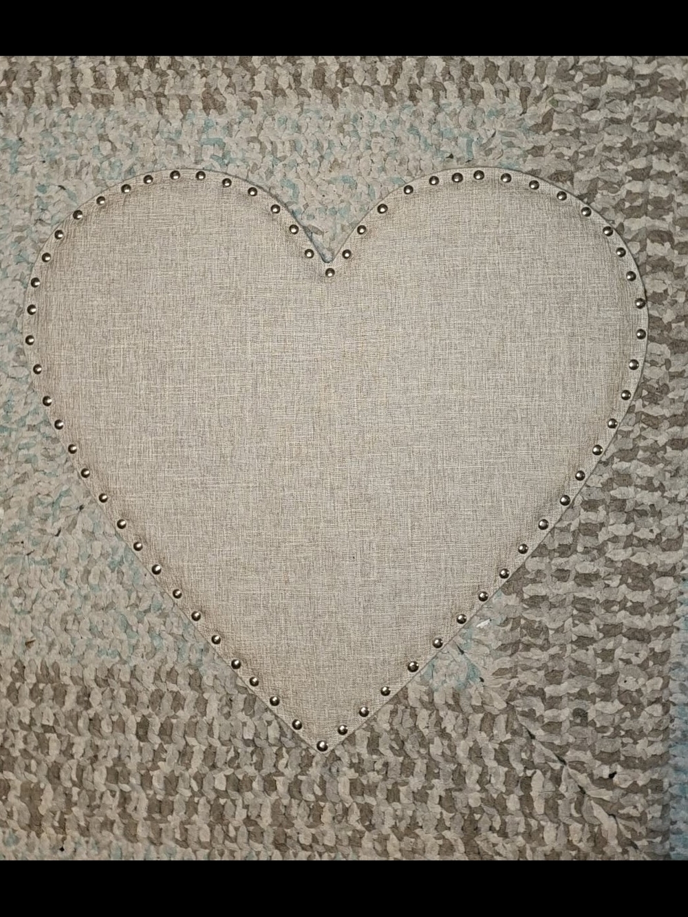 Heart Stud Accent Picture Pin-up in Light Beige